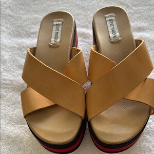 Steve Madden Tan Platform Sandals with Cross-Strap Design
